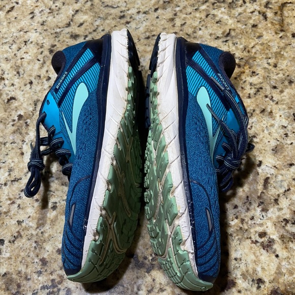 Brooks Adrenaline GTA 18 - Picture 4 of 12